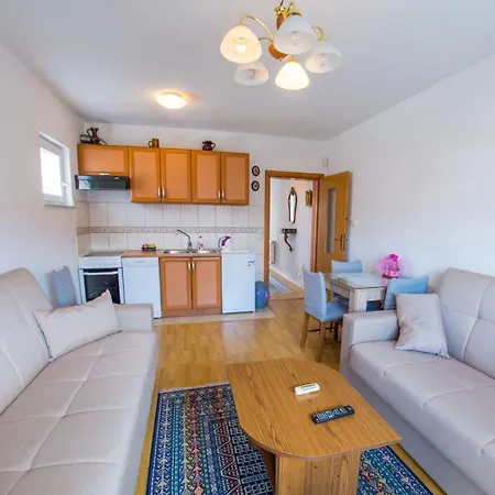 Ado Apartmán