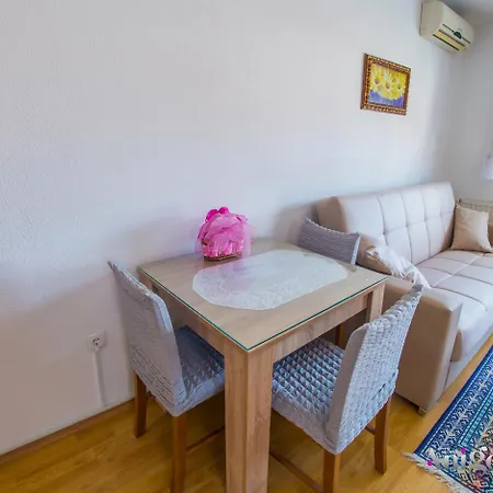 Ado Apartman Mostar